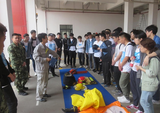 防城港简讯|武汉大学组织学生到消防队进行参观学习